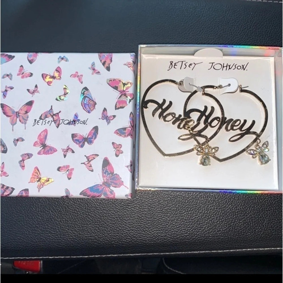 BETSEY JOHNSON SET Gold HONEY +  Bee Heart-Shaped Hoop Earrings & Necklace NWT - Picture 5 of 6